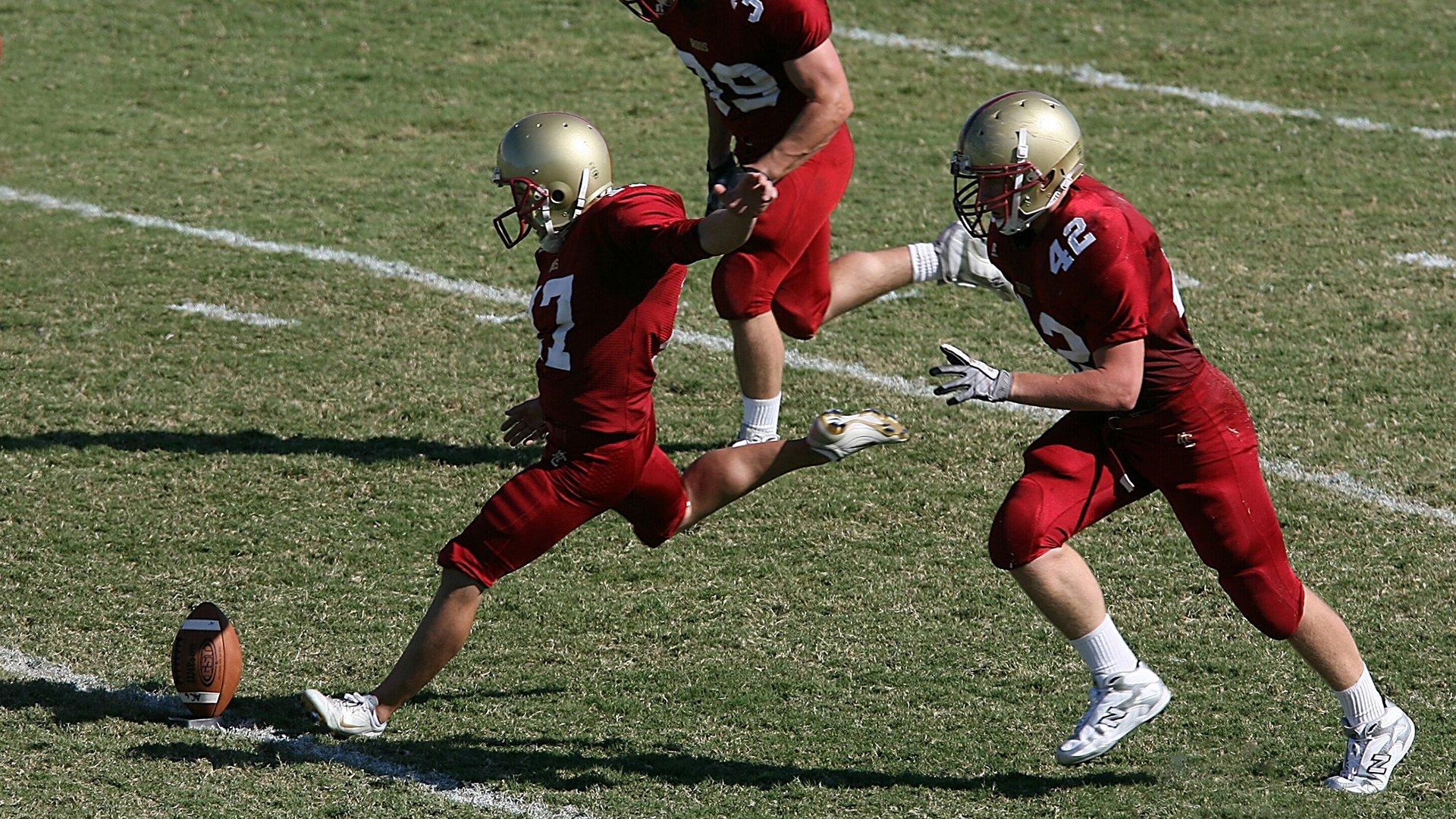 杨瀚森翻译Chris身兼多职，体能翻译两不误引美媒关注